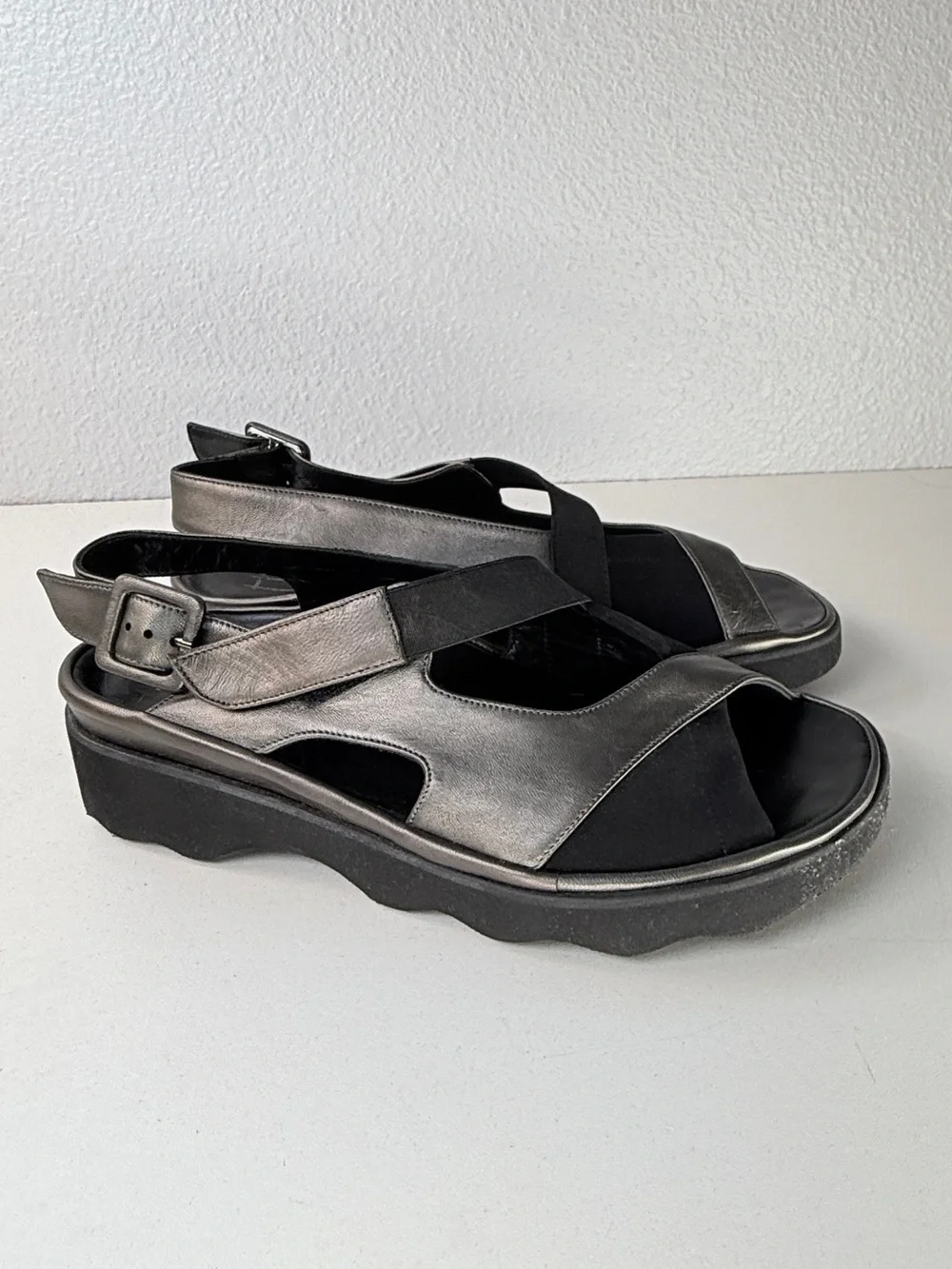 Thierry Rabotin Metallic Pewter Platform Comfort Sandals EU 38 womens size 8